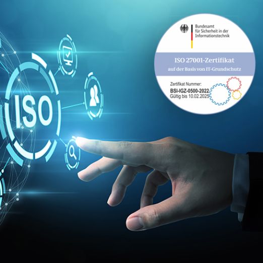 Abbildung einer Hand, die auf die Abkürzung "ISO" zeigt sowie des BSI-Siegels