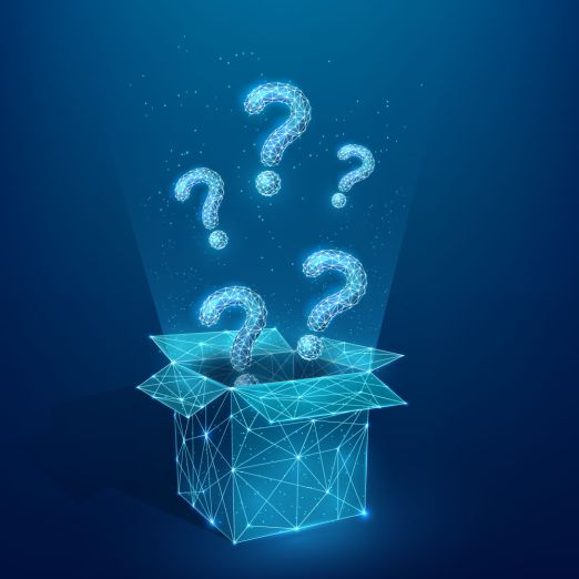Imagebild shutterstock Liefersituation: Über einem Paket schweben Fragezeichen